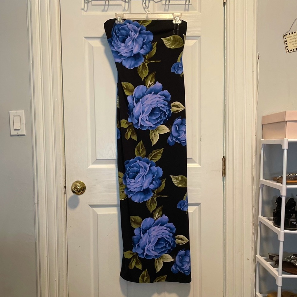 IRIS bodycon black and blue floral Dress